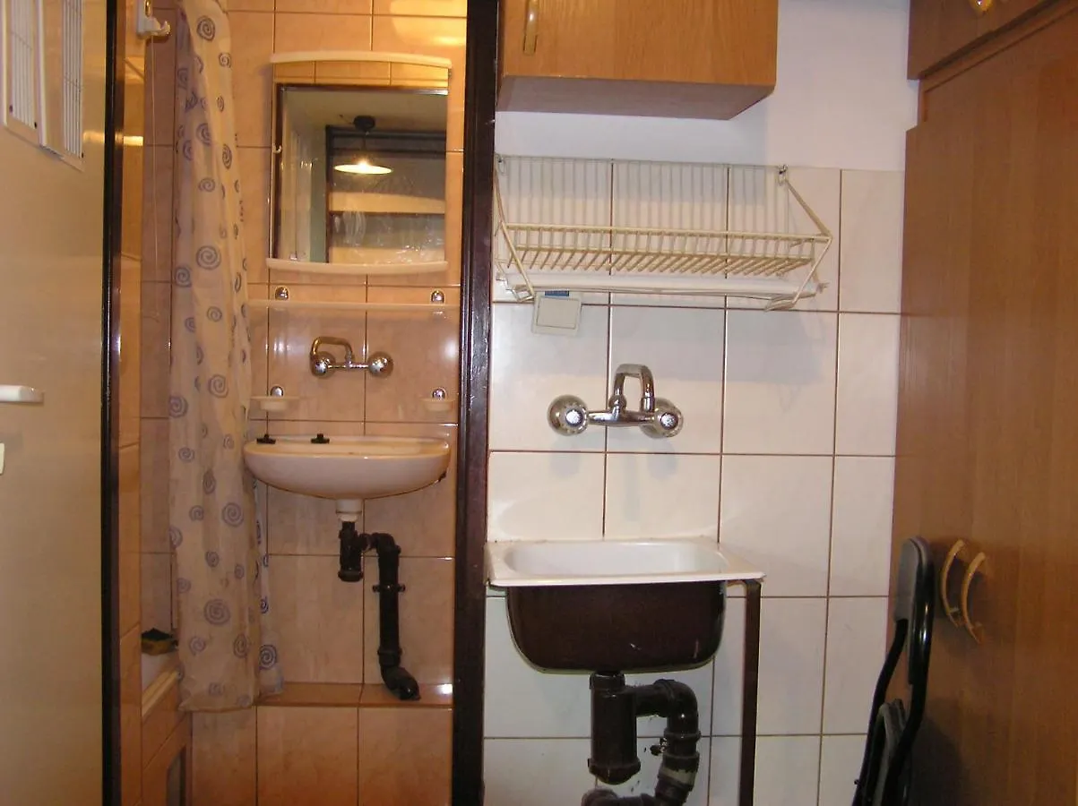 Guest house A-Klimatyzacja Kawalerka Mala Halczyna 9 Do Centrum 6 Przystankow