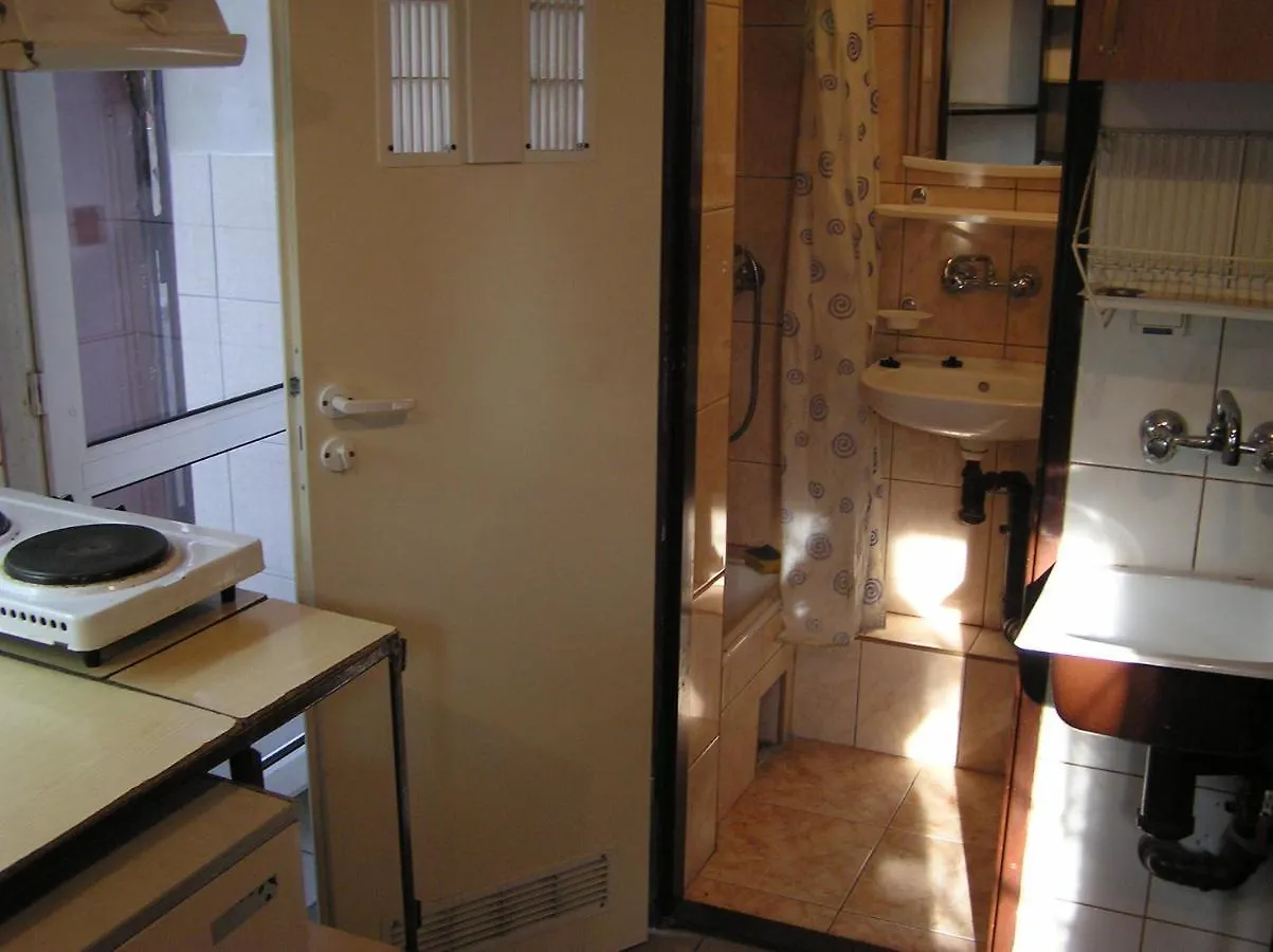 Guest house A- Kawalerka Mala Halczyna 9 Do Centrum 6 Przystankow Krakow